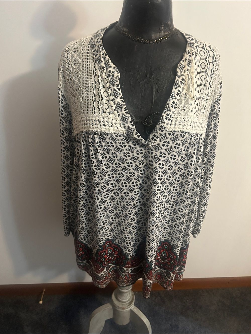 Absolutely Famous Women's White and Black Printed Crochet Yoke Tunic Top